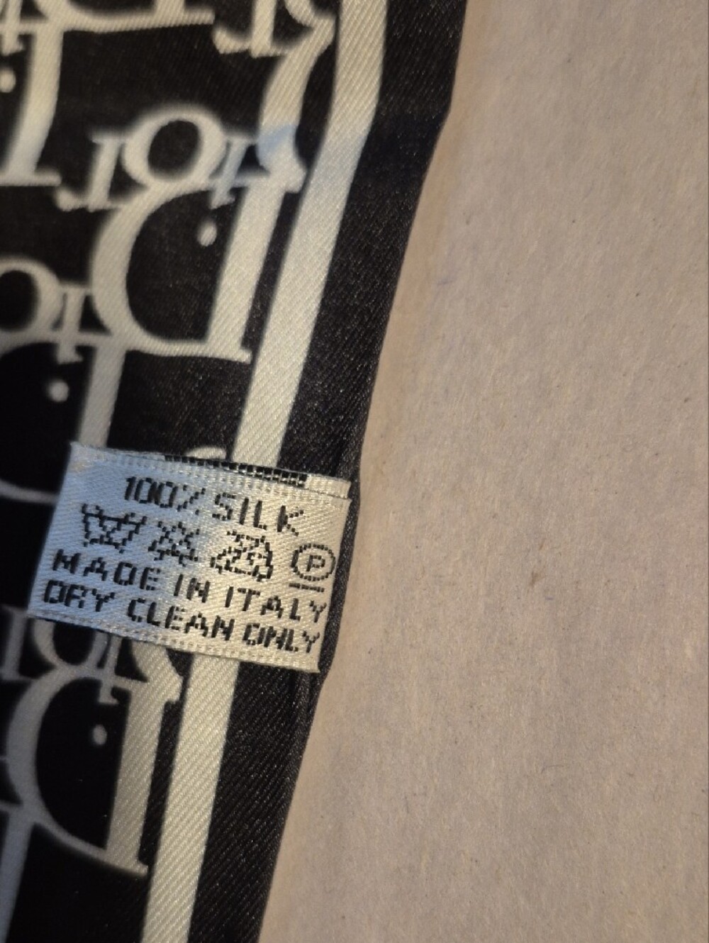 Low Start Dior Black & White Scarf. Comes In A Dior Box .NWOT . - Picture 4 of 5